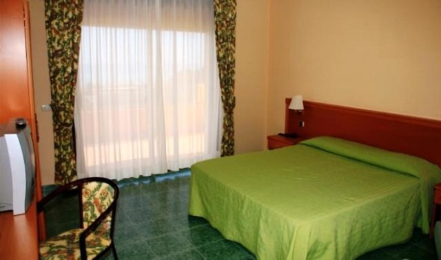 פוצאלו Conte Di Cabrera Hotel Club מראה חיצוני תמונה